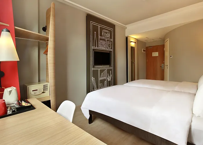 Ibis Bali Street 3*